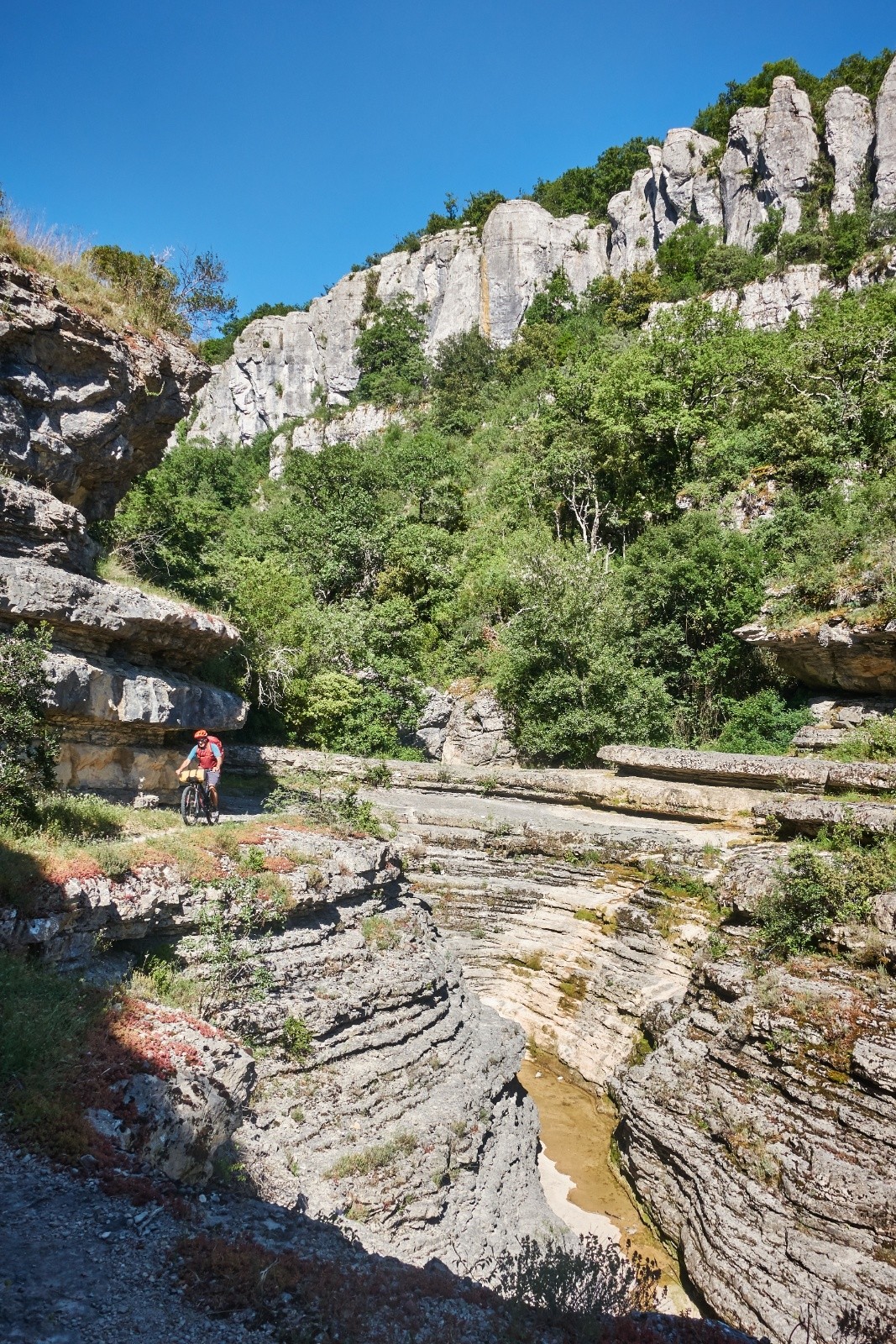 #11 Petit A/R dans les gorges de la Louyre pour essayer d Petit A/R dans les gorges de la Louyre pour essayer d'aller piquer une tête dans une vasque...