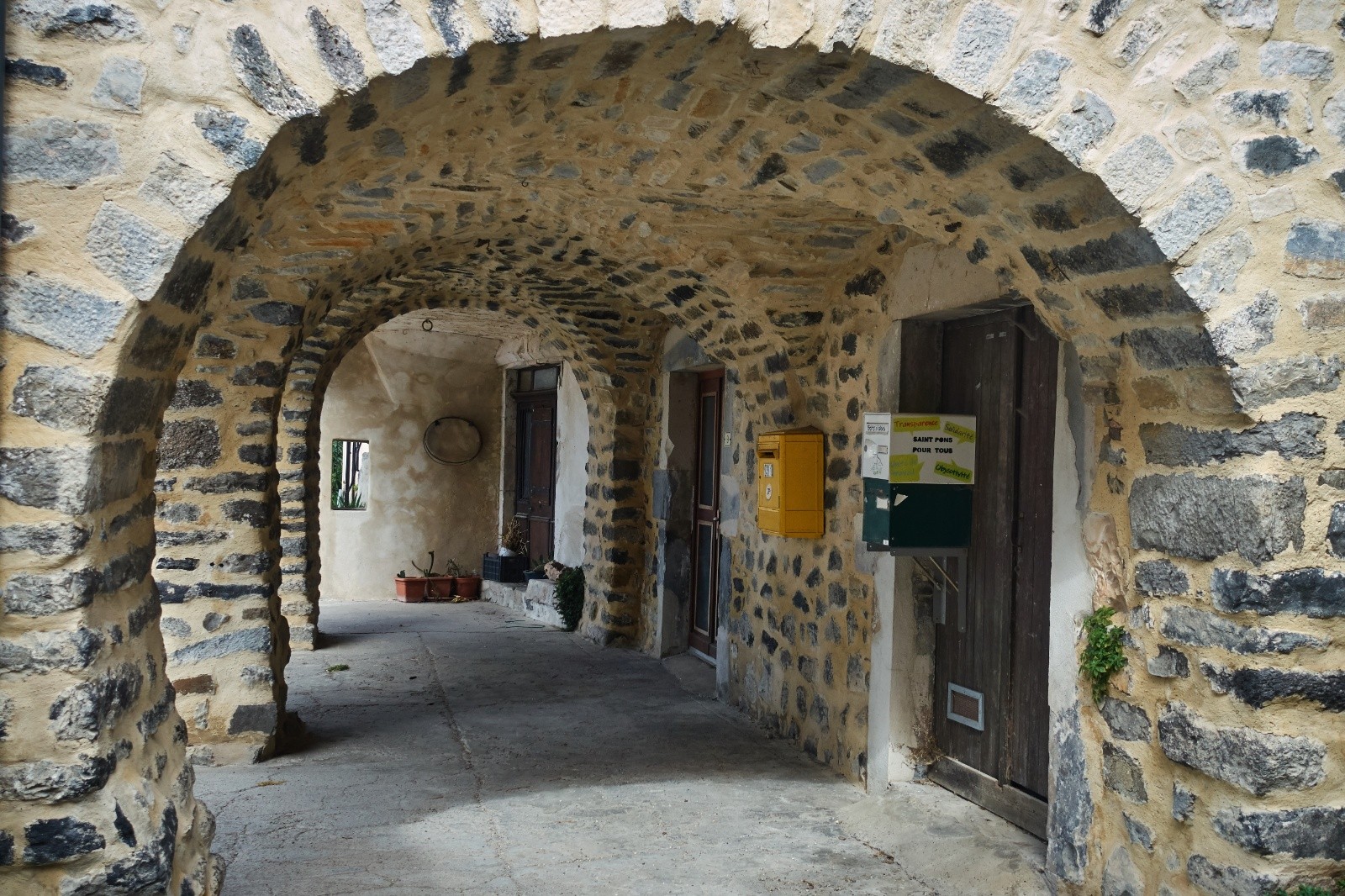 #25 Saint-Pons et ses jolies arcanes/arches Saint-Pons et ses jolies arcanes/arches