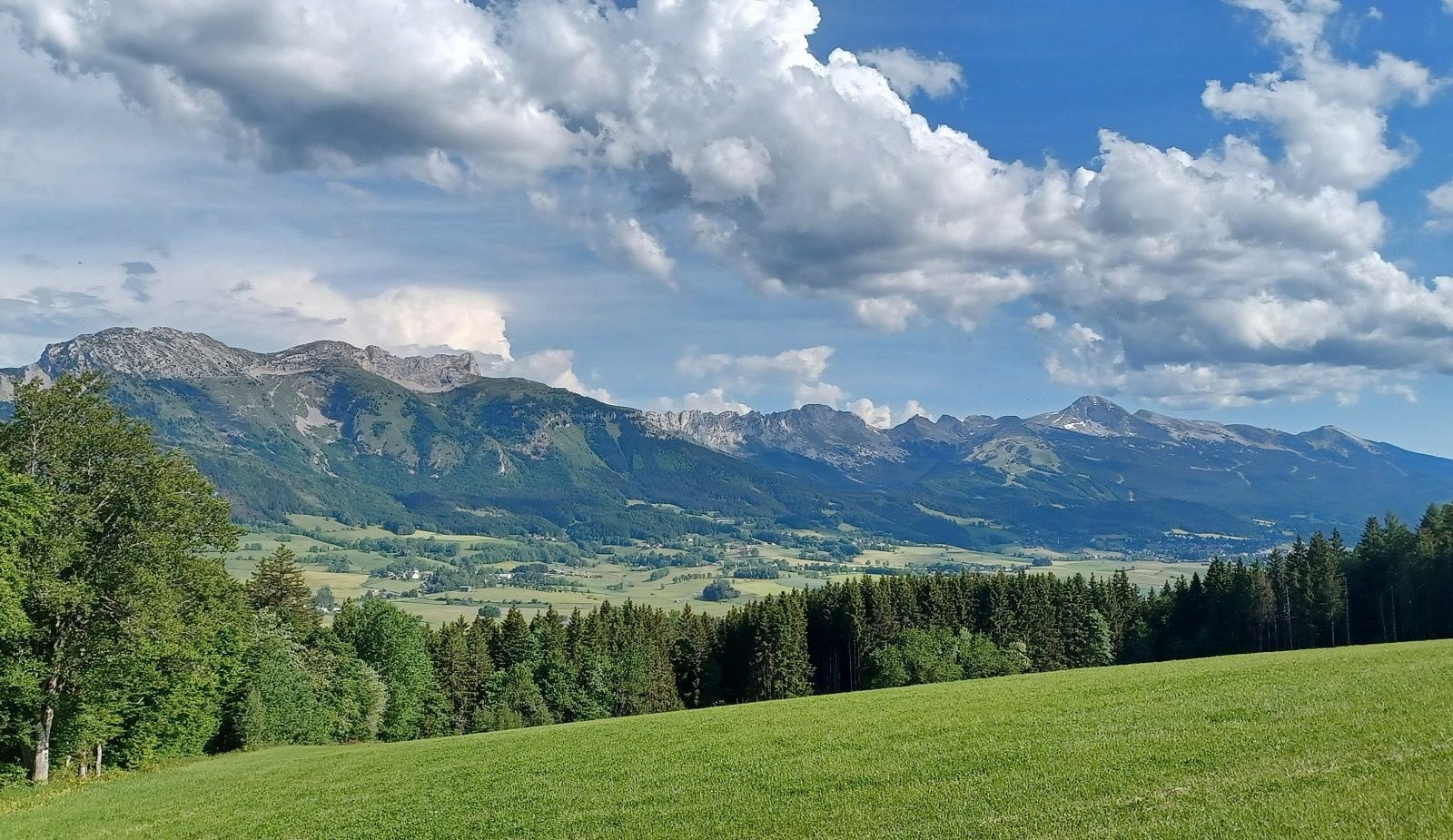 #2 Le Val de Lans, des Crocs-Cornafion (à gauche), aux Moucherolles (à droite) Le Val de Lans, des Crocs-Cornafion (à gauche), aux Moucherolles (à droite)