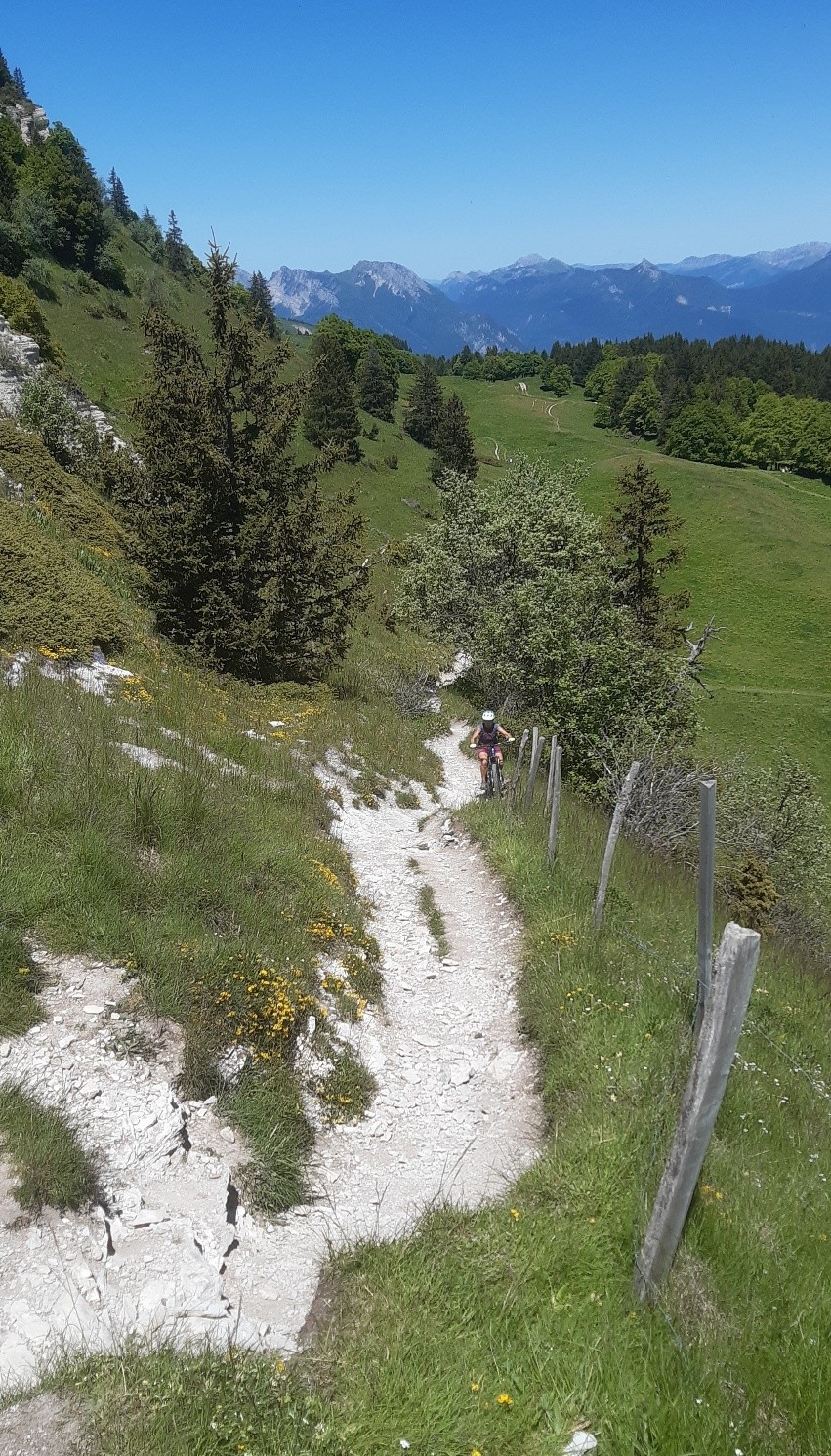 #4 En Vae la remontée a5 Bellecombe se fait sans oublier d’appuyer. En Vae la remontée a5 Bellecombe se fait sans oublier d’appuyer.