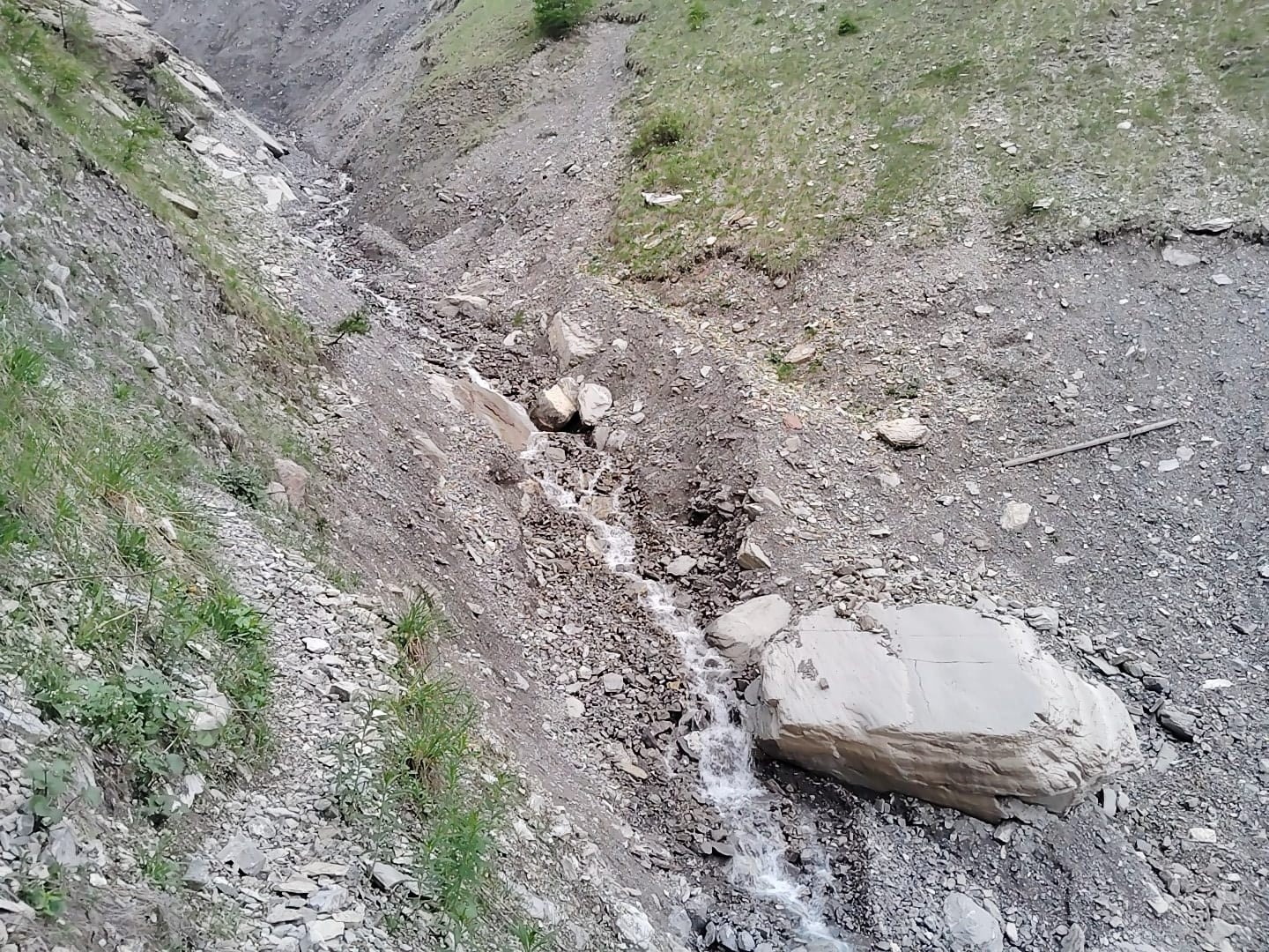 #7 Glissement de terrain au niveau du torrent de l Glissement de terrain au niveau du torrent de l'aiguille