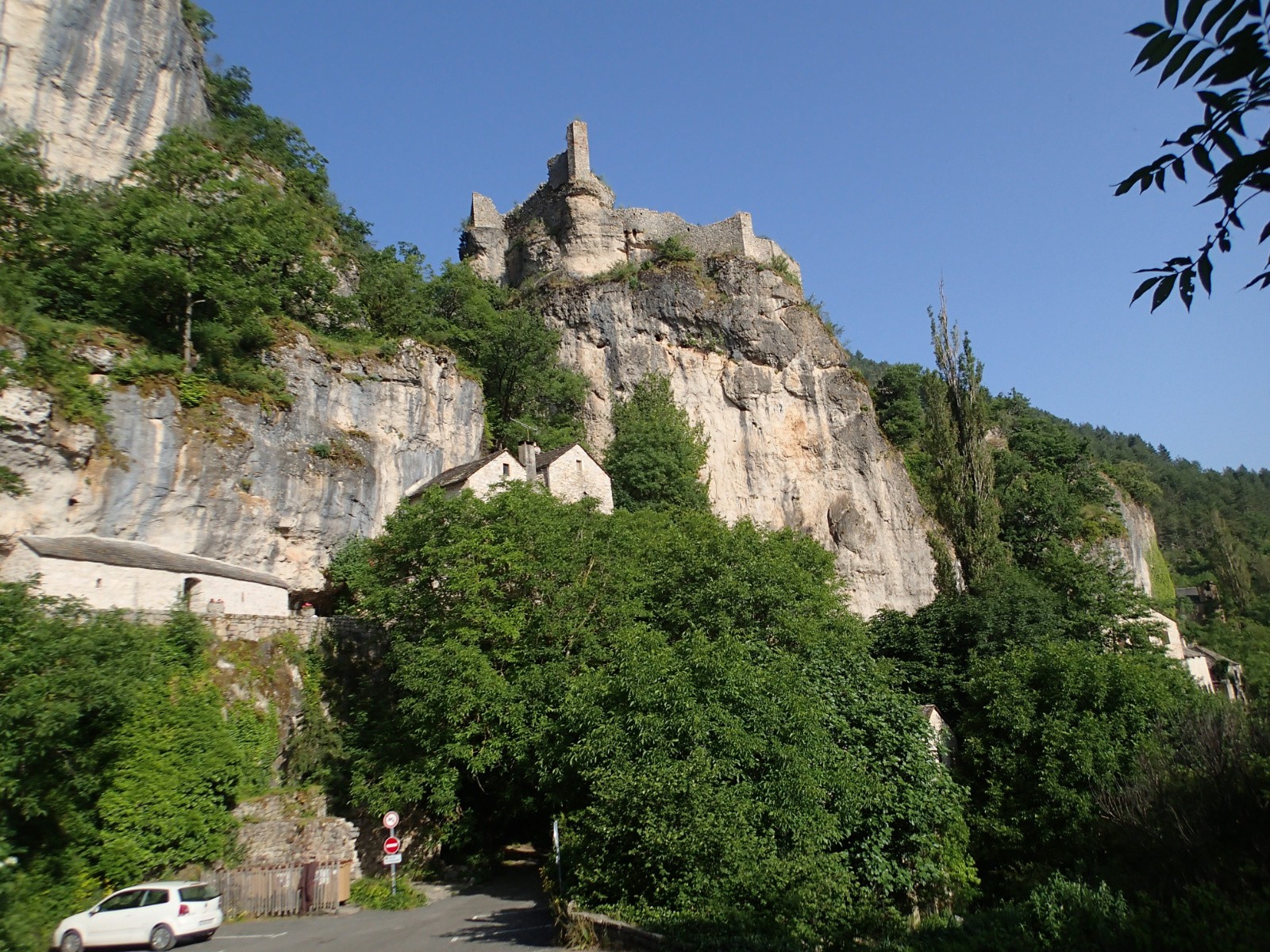 #73 Le château de Castelbouc suspendu au dessus du Tarn... Le château de Castelbouc suspendu au dessus du Tarn...