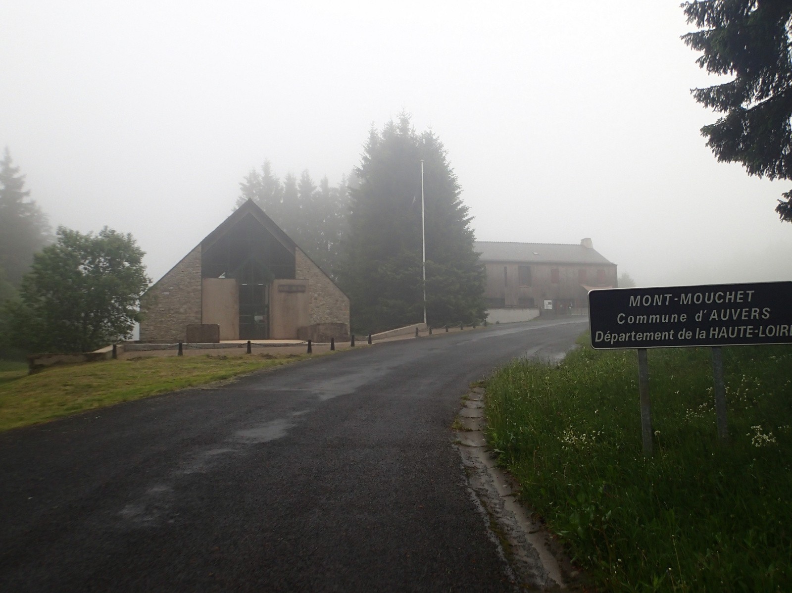 #17 Bon, pour le sommet du Mont Mouchet on repassera ! Bon, pour le sommet du Mont Mouchet on repassera !