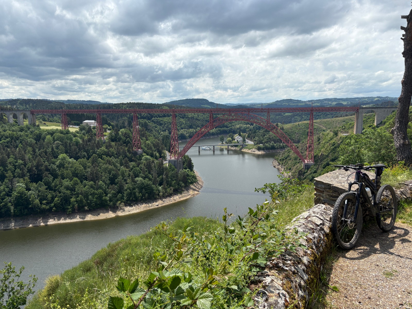#12 On découvre le Viaduc de Garabit au détour d On découvre le Viaduc de Garabit au détour d'un virage, C'est du Gustave Eiffel pur et dur...