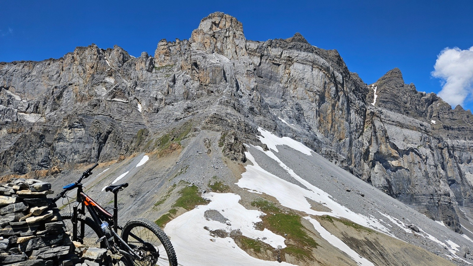 #4 L’arête de l’épaule du Col d’Anterne. L’arête de l’épaule du Col d’Anterne.