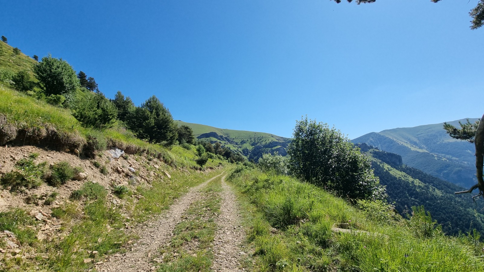 #5 Ca roule un peu... la piste est moins raide ici Ca roule un peu... la piste est moins raide ici