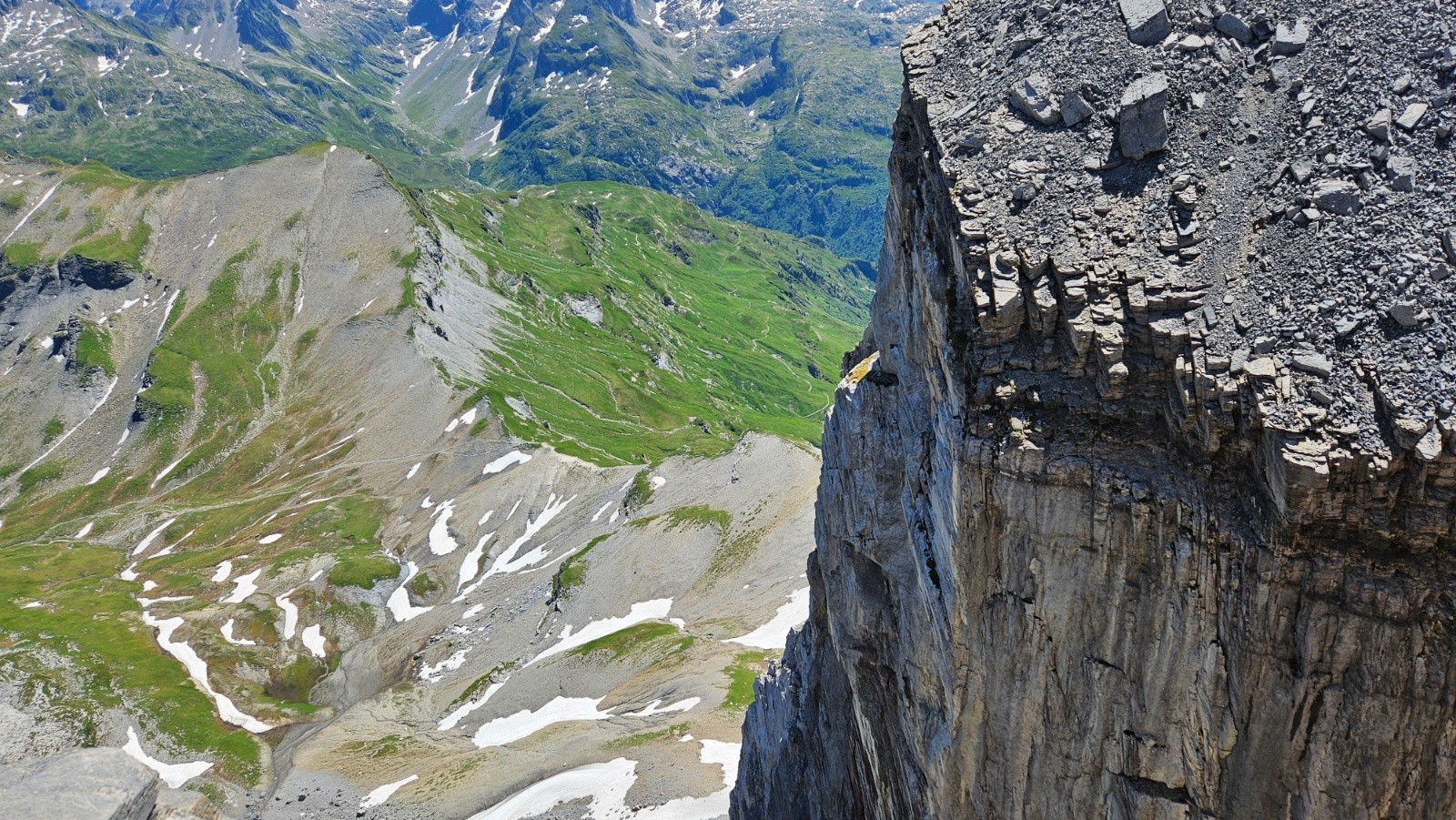#5 Vue sur le Col d’Anterne et une partie de l’épaule. Vue sur le Col d’Anterne et une partie de l’épaule.