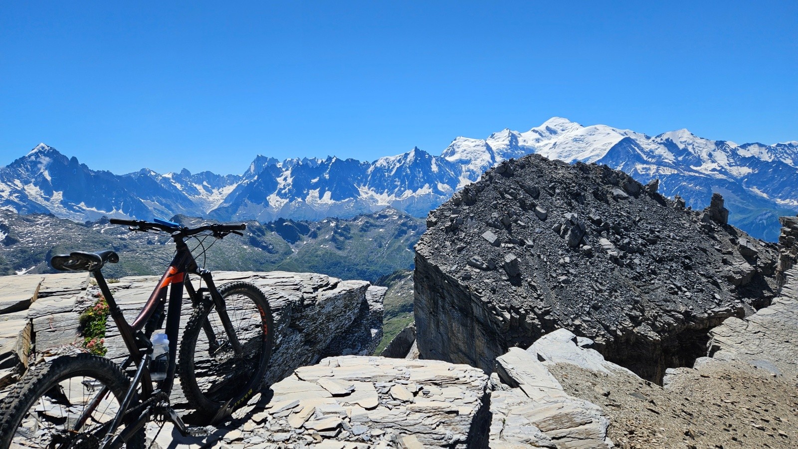 #3 Vue sur le Mont Blanc. Vue sur le Mont Blanc.