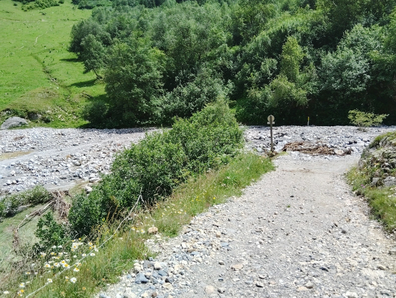 #39 Pont dévasté au lavoir Pont dévasté au lavoir