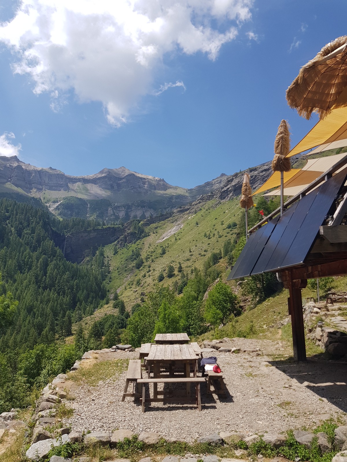 #3 Vue sur tout l Vue sur tout l'itinéraire de descente, paysage splendide, depuis le refuge