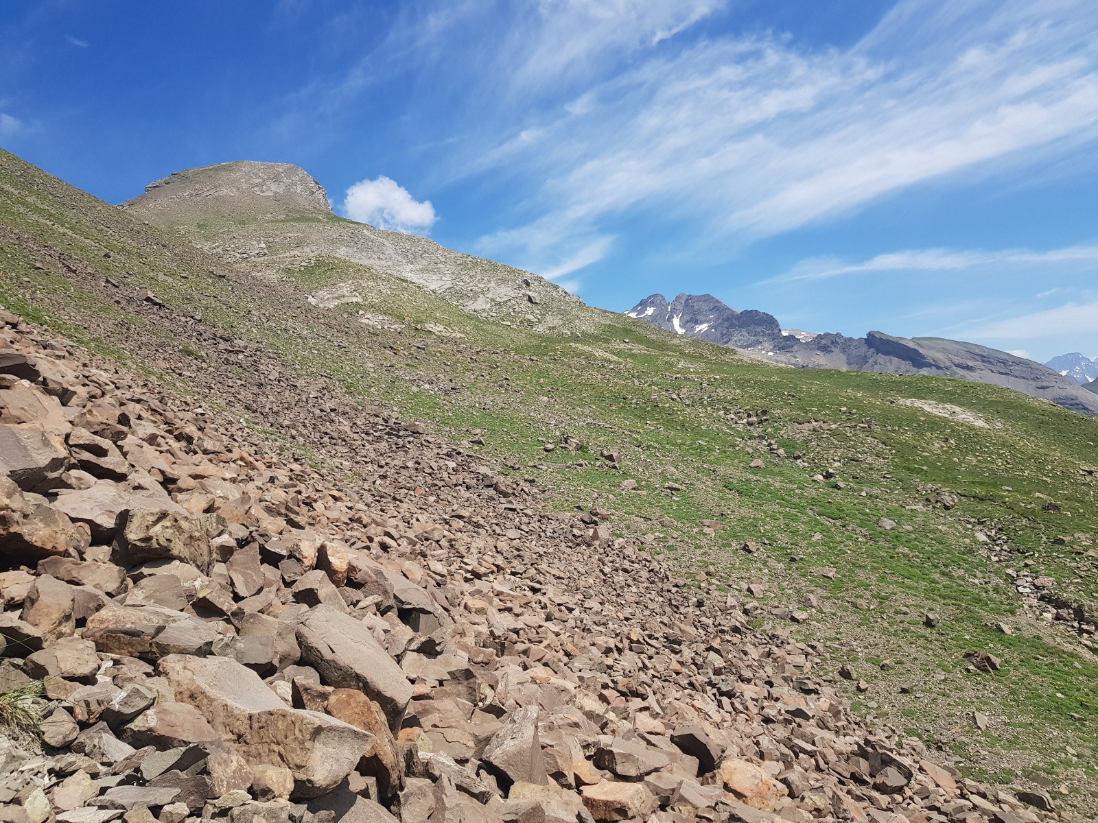 #2 Vue sur le pic de Tourrond, son portage et la descente freeride. pas pour moi.. Vue sur le pic de Tourrond, son portage et la descente freeride. pas pour moi..