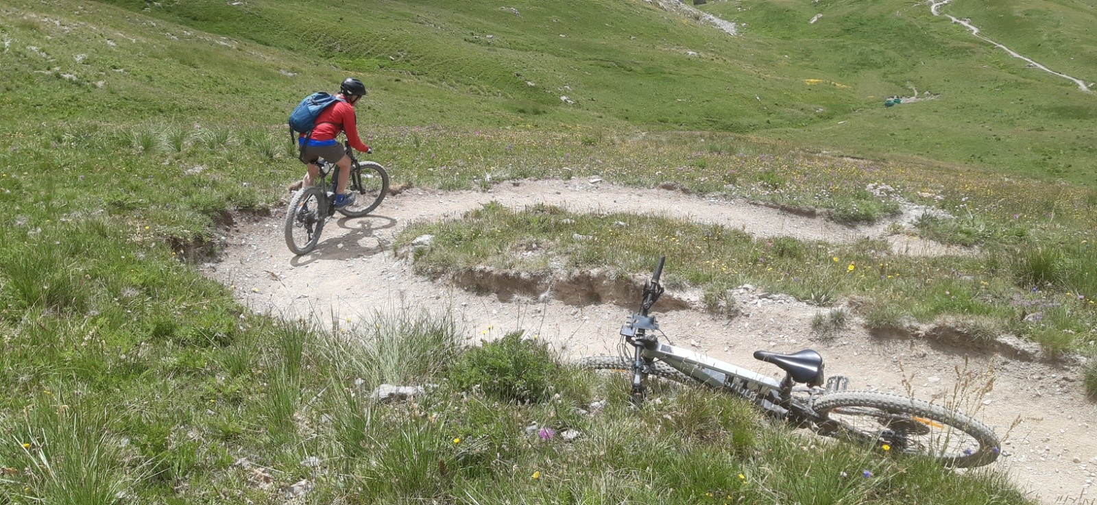 Eric dans les épingles du haut ici T2, tout en haut T3.
