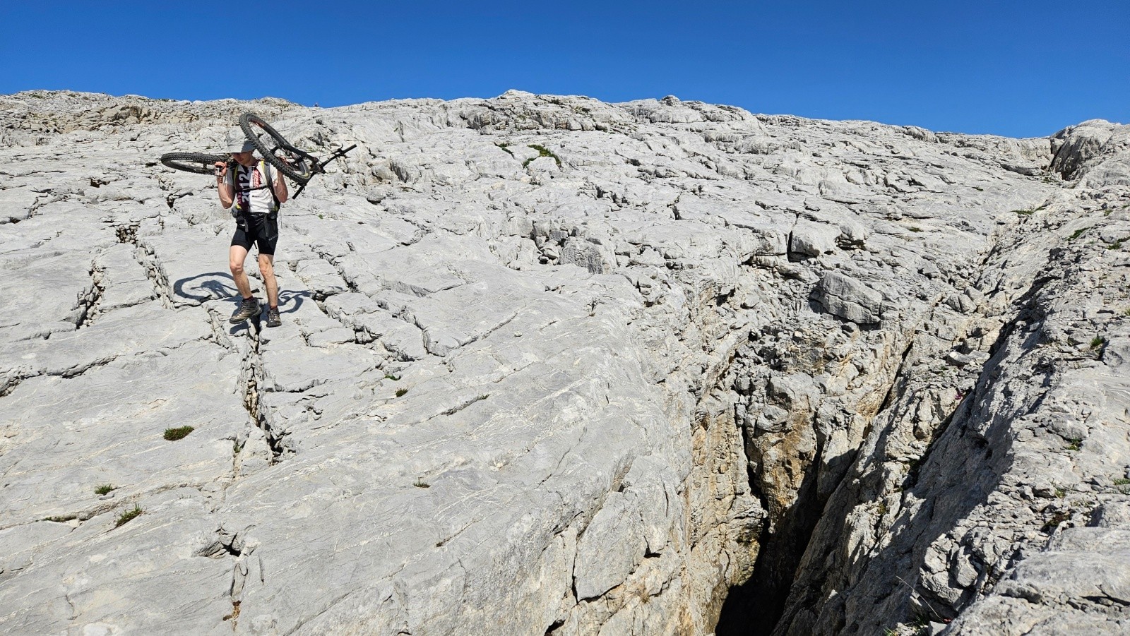 #6 S’aventurer dans les lapiaz uniquement par beau temps. S’aventurer dans les lapiaz uniquement par beau temps.