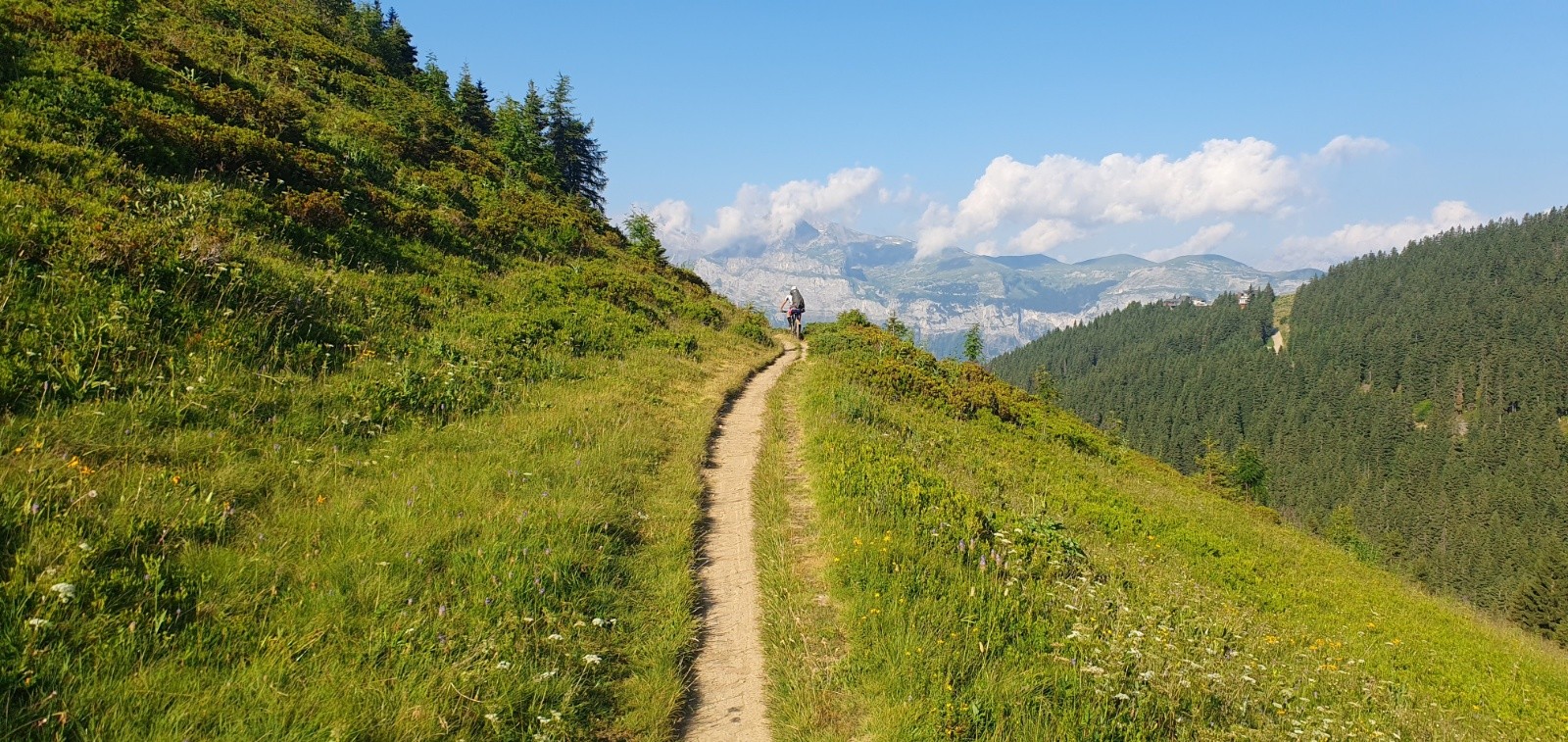 #2 L’Airon > Col de Pierre Carrée : traversée que nous
avons aimée. L’Airon > Col de Pierre Carrée : traversée que nous
avons aimée.
