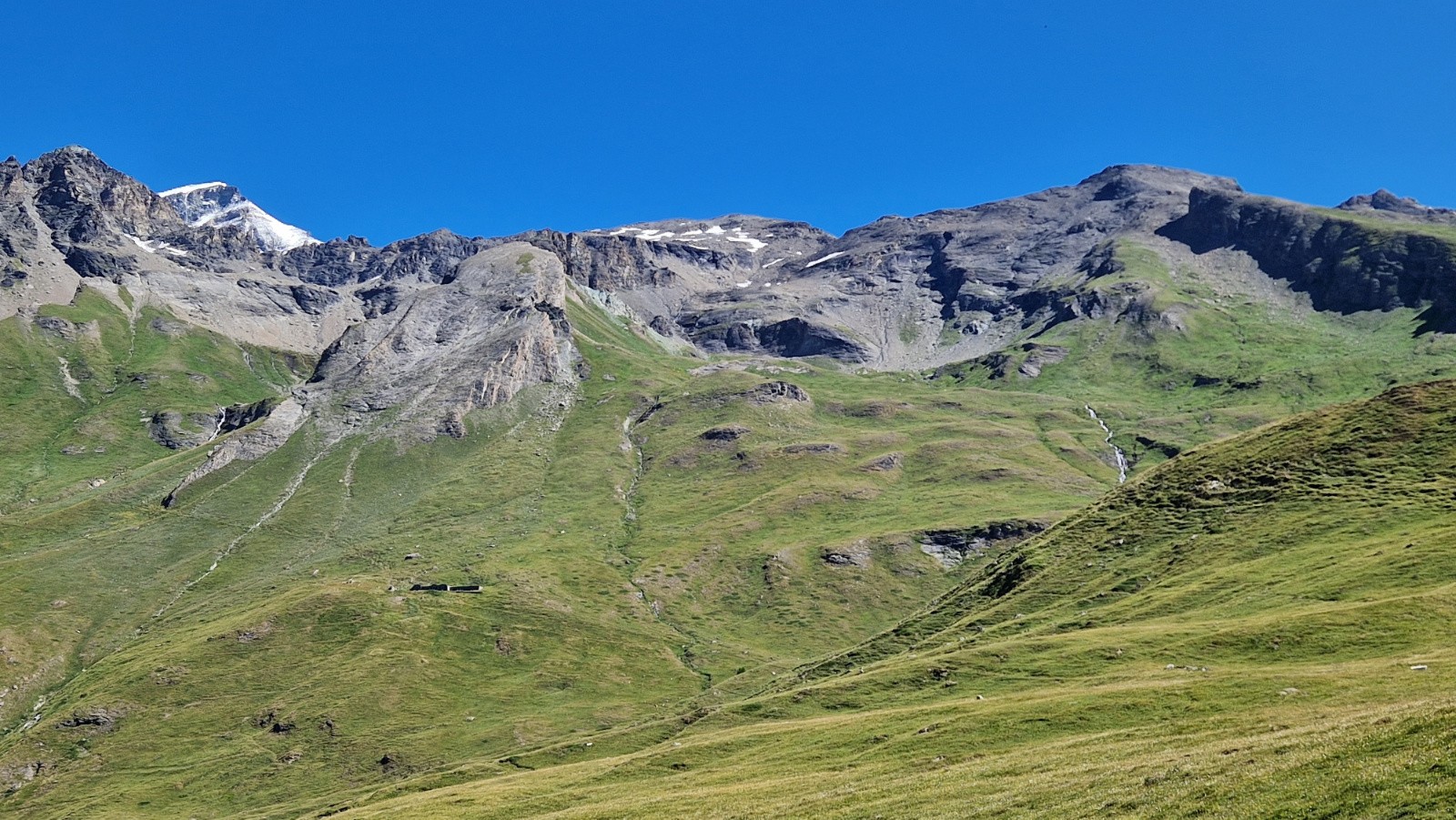 Le sommet (au milieu) 