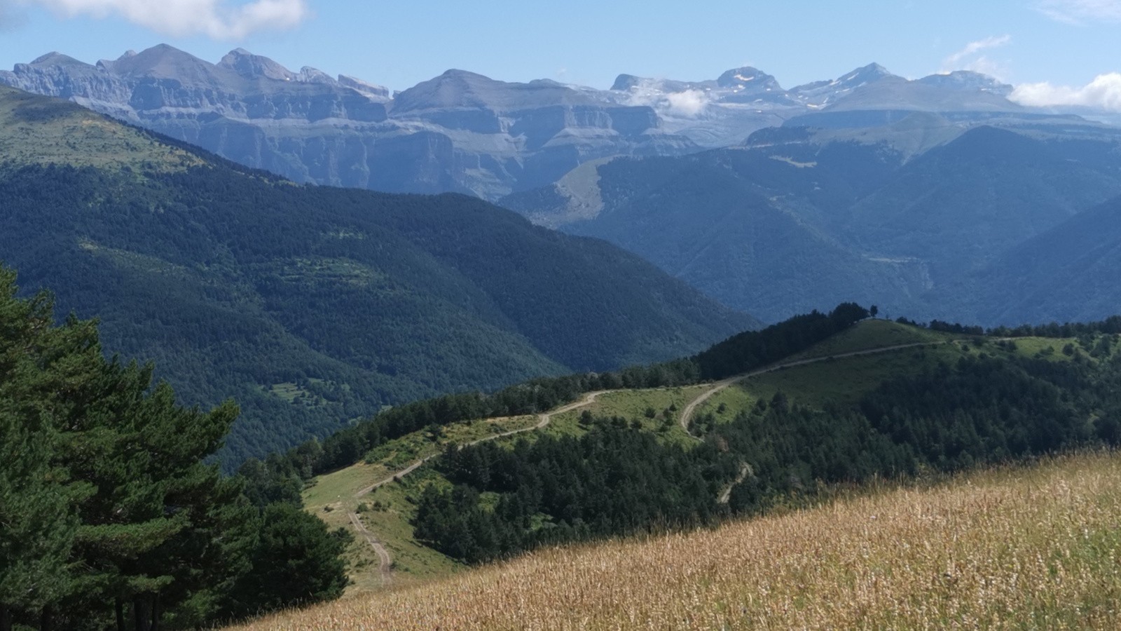 #1 vue sur le mont Perdu et la brèche de Roland vue sur le mont Perdu et la brèche de Roland