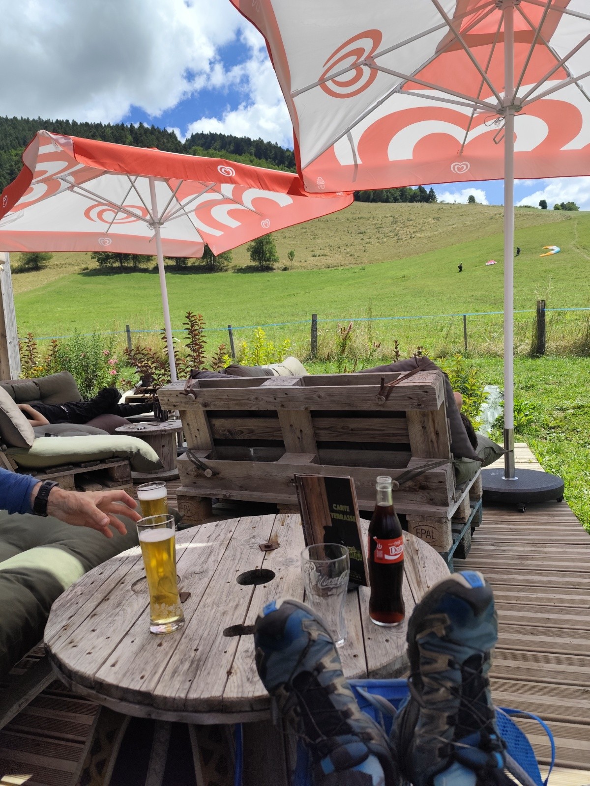 Petite pause a l'arrivée de la piste des parapentes 