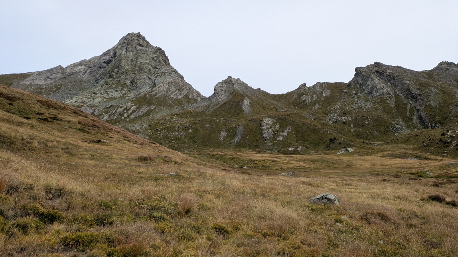 #20 Bric Bouchet et le col juste à droite Bric Bouchet et le col juste à droite