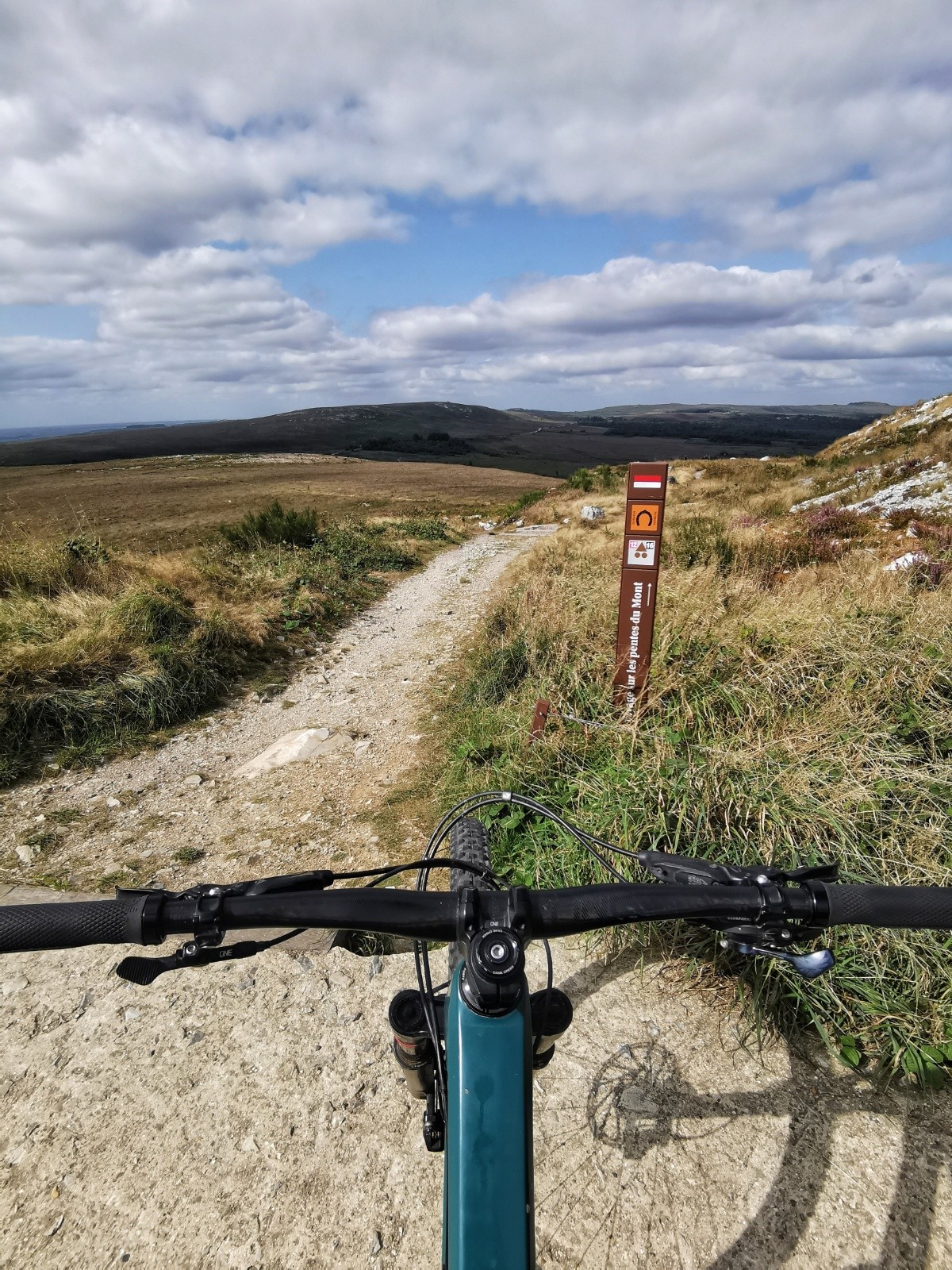 Depuis la Chapelle, très courte descente en cailloux