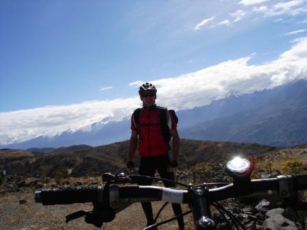 Sommet de tour... : Ya pas la vue dégagée, mais normalement derrière moi il y a Huandoy, Huascaran, Hualcan, Copa....
