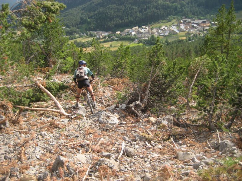 Descente sur Val des Près : On y a laissé Sanfroic cette nuit pour qu'il dégage le sentier ;-))