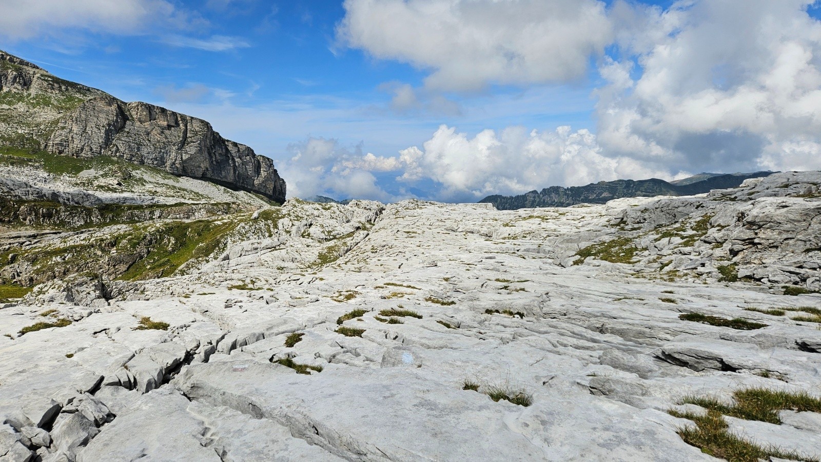 #12 L’hiver, la piste de ski passe par là. L’hiver, la piste de ski passe par là.