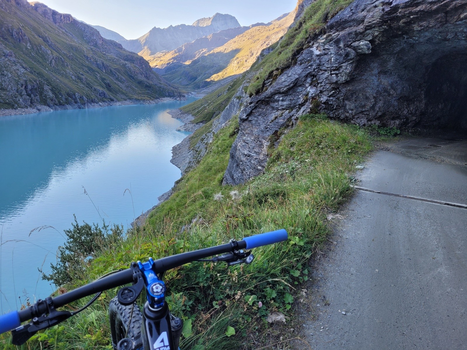 #14 Rive gauche du lac de Mauvoisin Rive gauche du lac de Mauvoisin