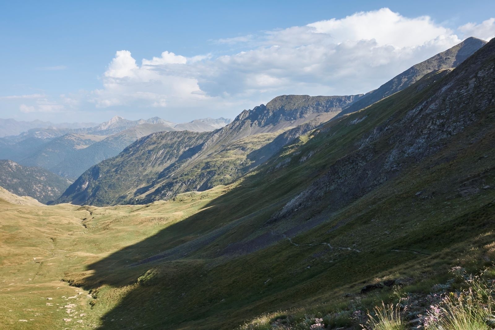 #17 Vallon de Vernatar pour rejoindre
la haute vallée de la Noguera Pallaresa Vallon de Vernatar pour rejoindre
la haute vallée de la Noguera Pallaresa