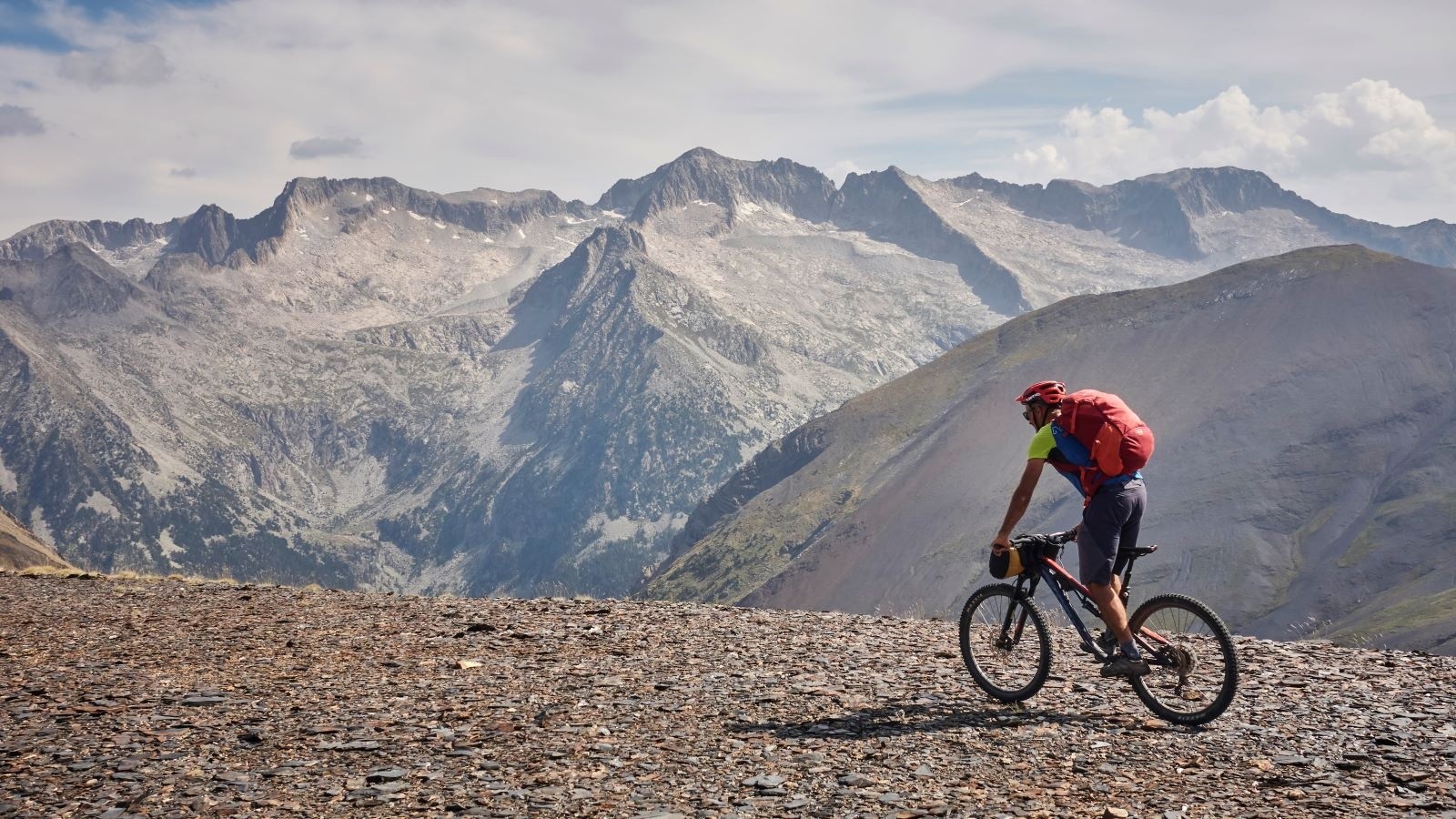 #62 Moment magique sur la S(i)erra Negra. Juste après, je pratiquerai la godille à vélo dans une pente de sédiments parfaitement meubles, comparable à une bonne "moquette" de neige transformée en ski de rando. Moment magique sur la S(i)erra Negra. Juste après, je pratiquerai la godille à vélo dans une pente de sédiments parfaitement meubles, comparable à une bonne \