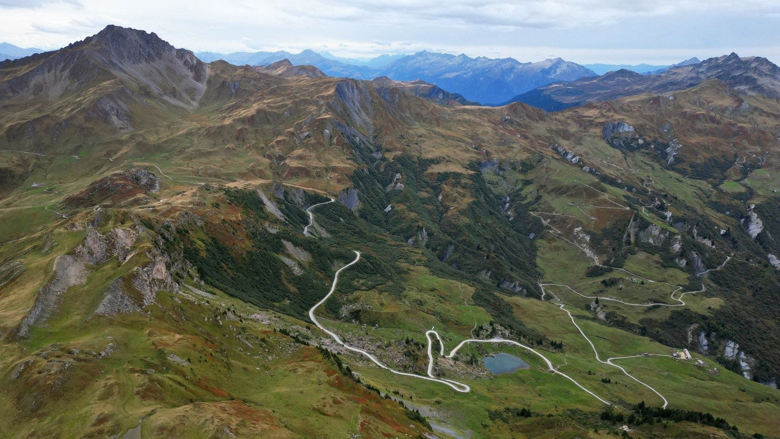 #2 Lac des fées et piste du Cormet d Lac des fées et piste du Cormet d'Arêche