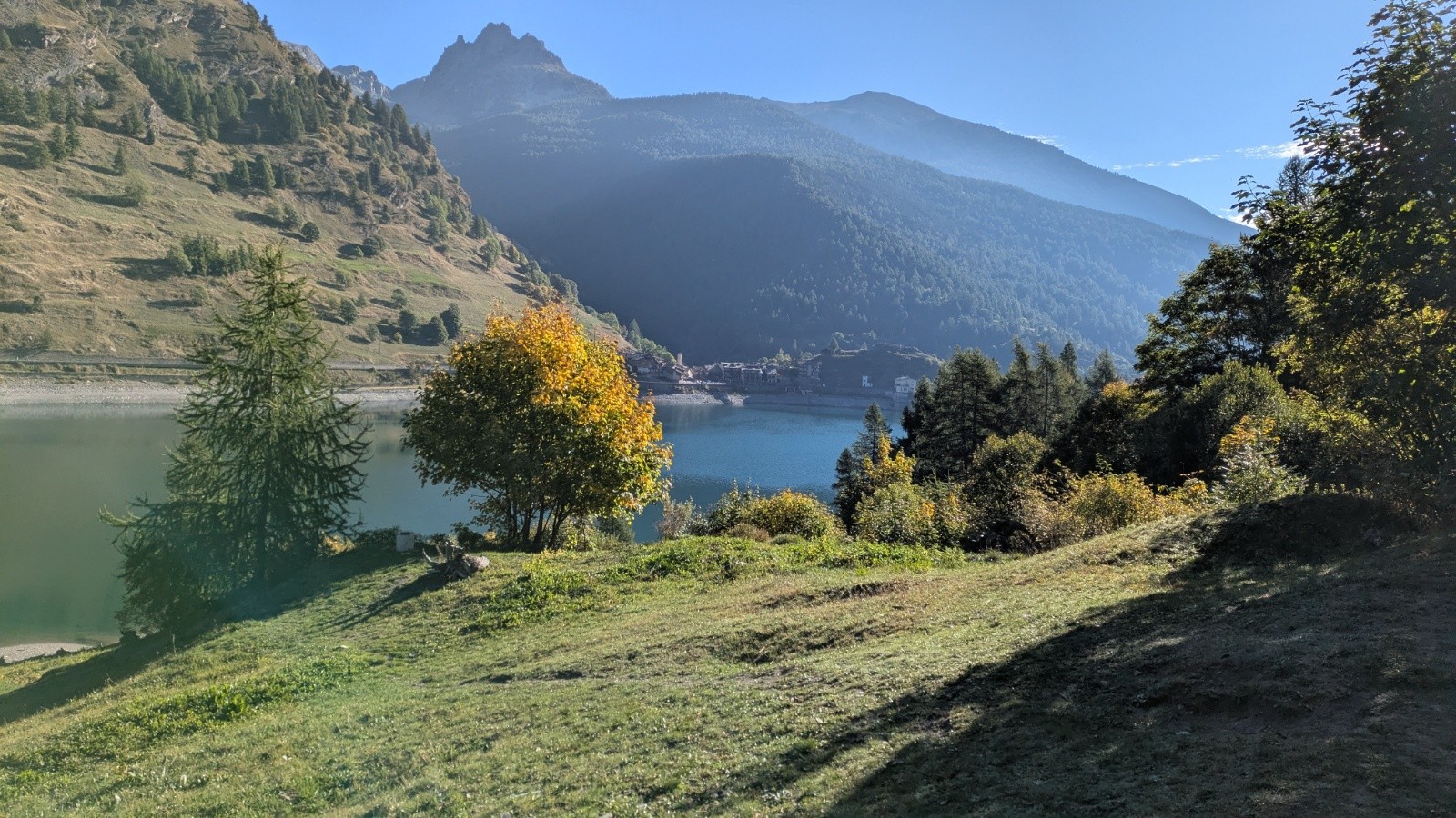 Le lac artificiel 
