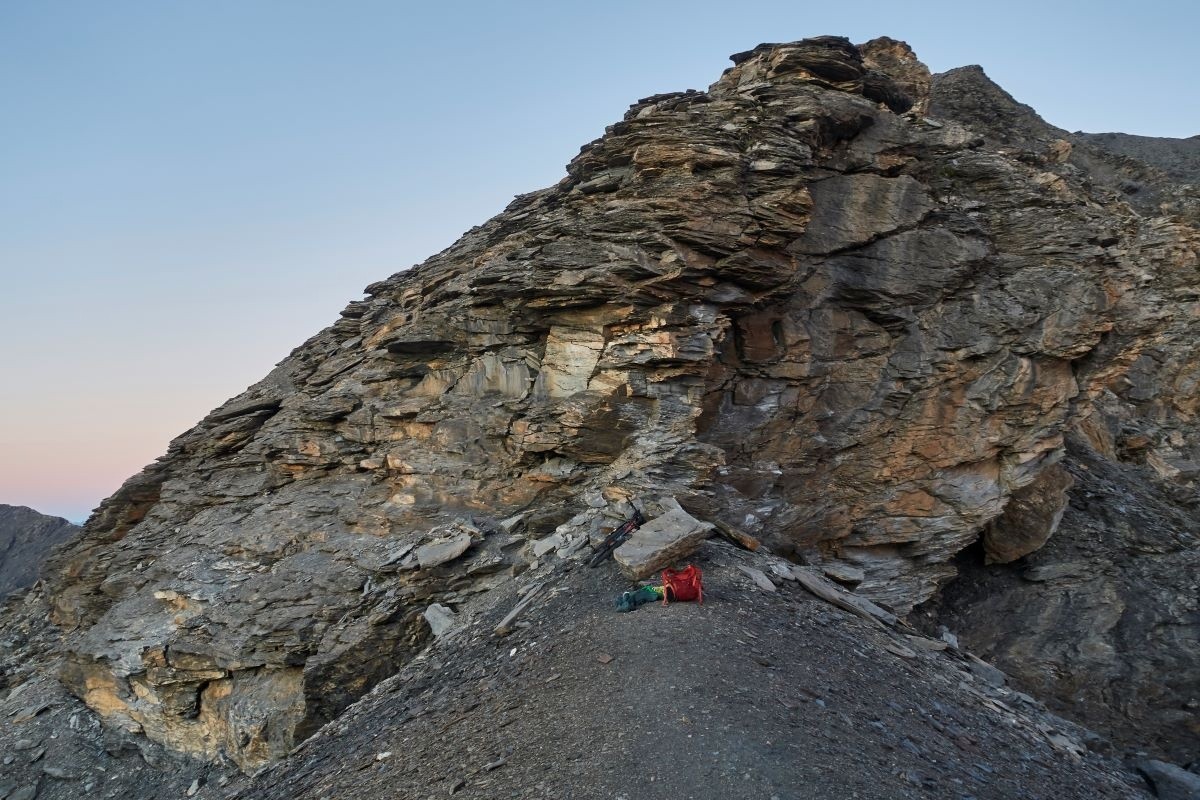  L'épine de Ronce. La principale difficulté de la crête occidentale de Ronce (brèche à 3386m). Il y a une traversée à faire à gauche avant de monter plus verticalement. J'essaierai d'ajouter une photo annotée.