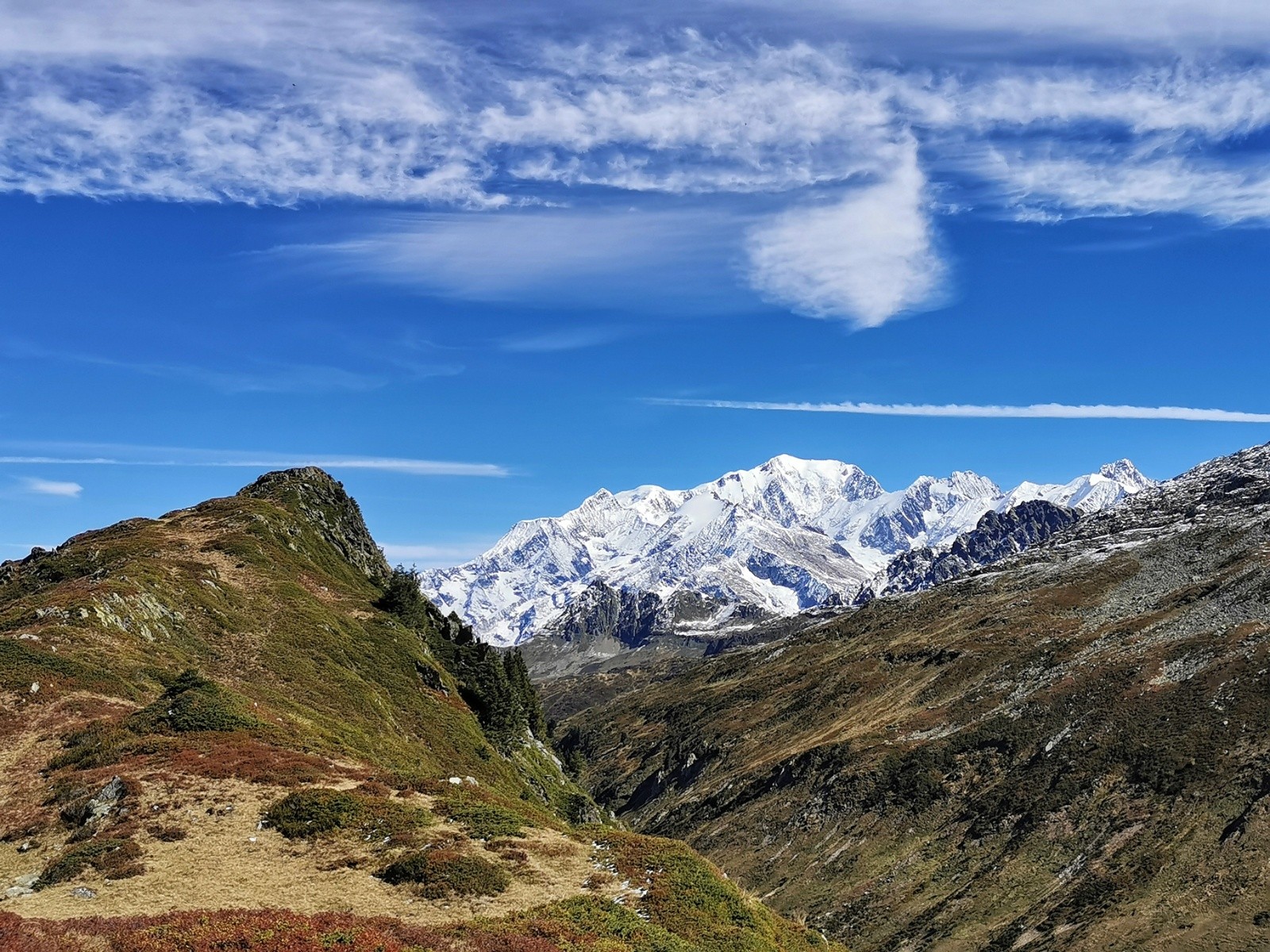 #4 Le Mont-Blanc vêtu de sa robe blanche Le Mont-Blanc vêtu de sa robe blanche