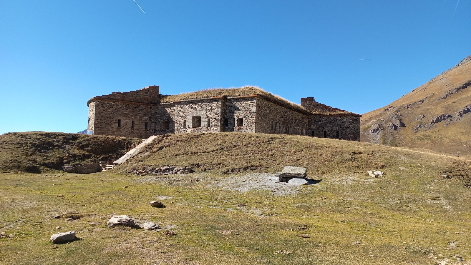 Fort de Ronce et son toit végétalisé