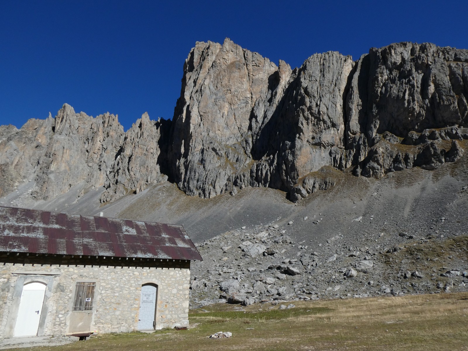 #4 Refuge des Rochilles sous le pic de l Refuge des Rochilles sous le pic de l'Aigle