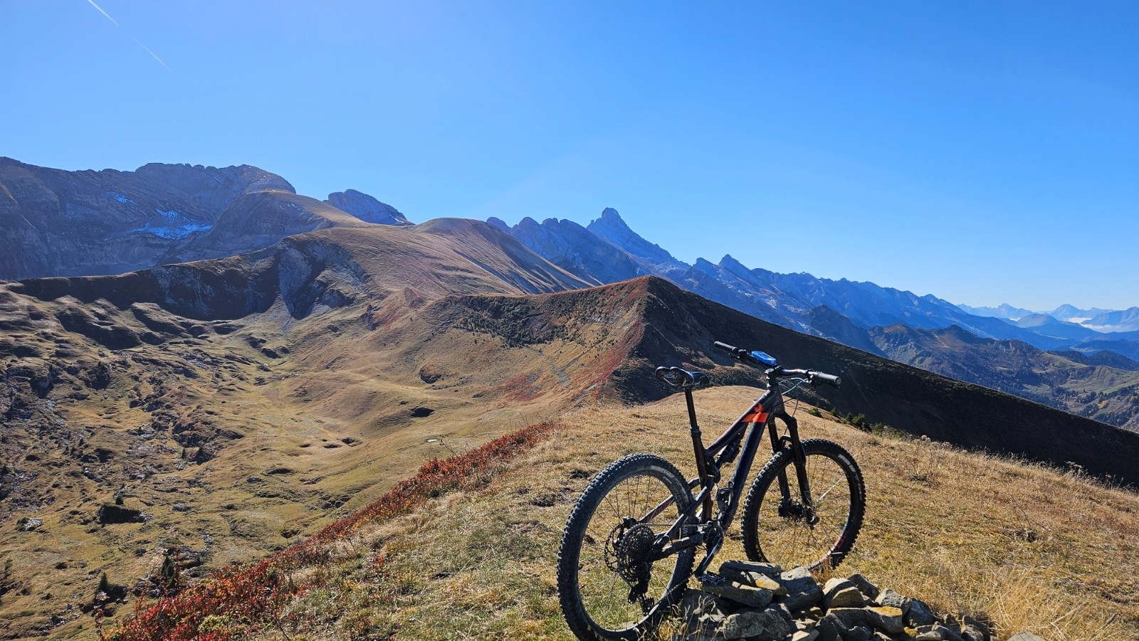 #5 Tête des Muets, côté Chaine des Aravis. Tête des Muets, côté Chaine des Aravis.