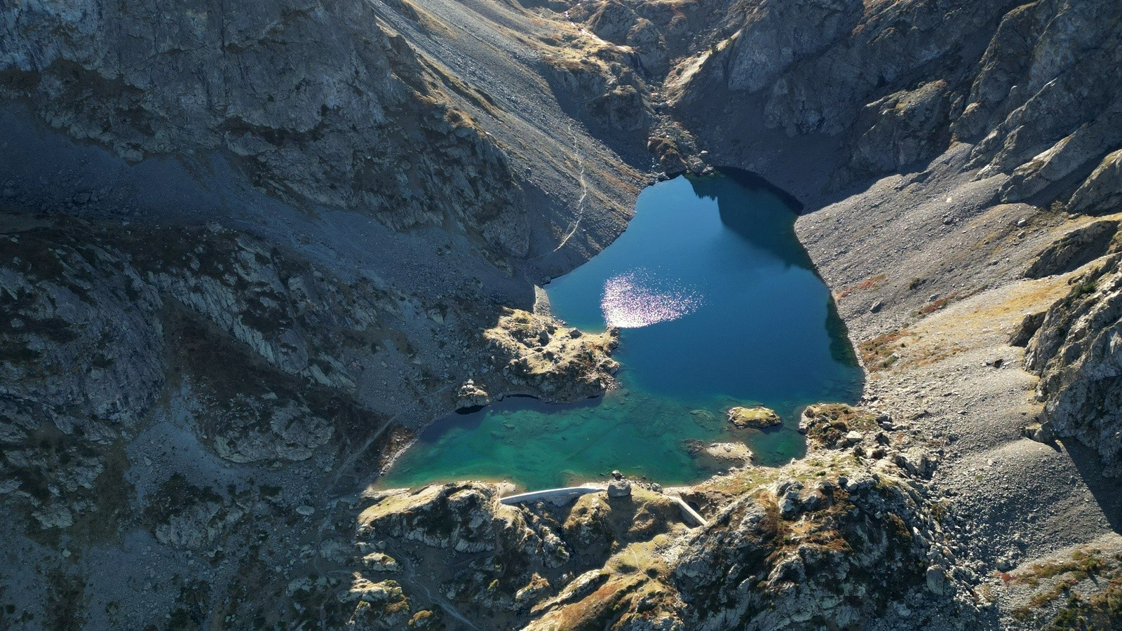 L'eau coincé dans le minéral