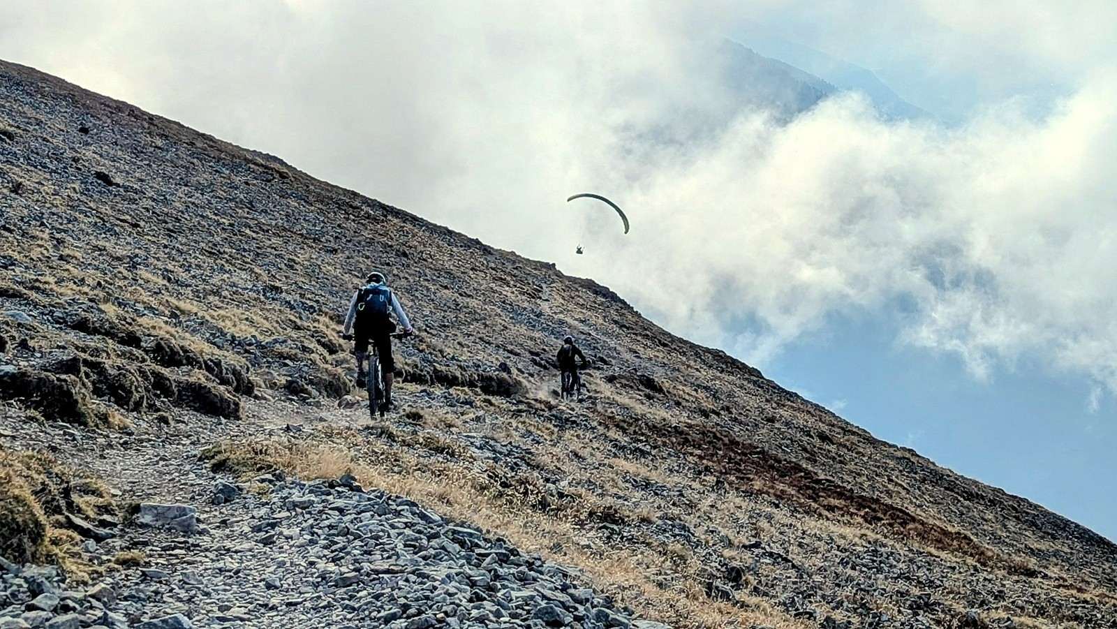 Danse avec les parapentistes 