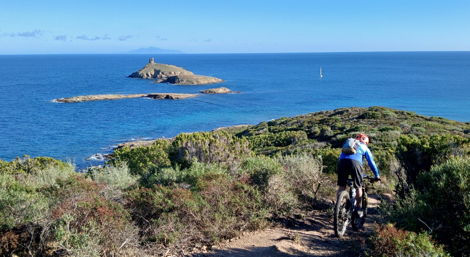 Retour avec l’île d’Elbe au fond