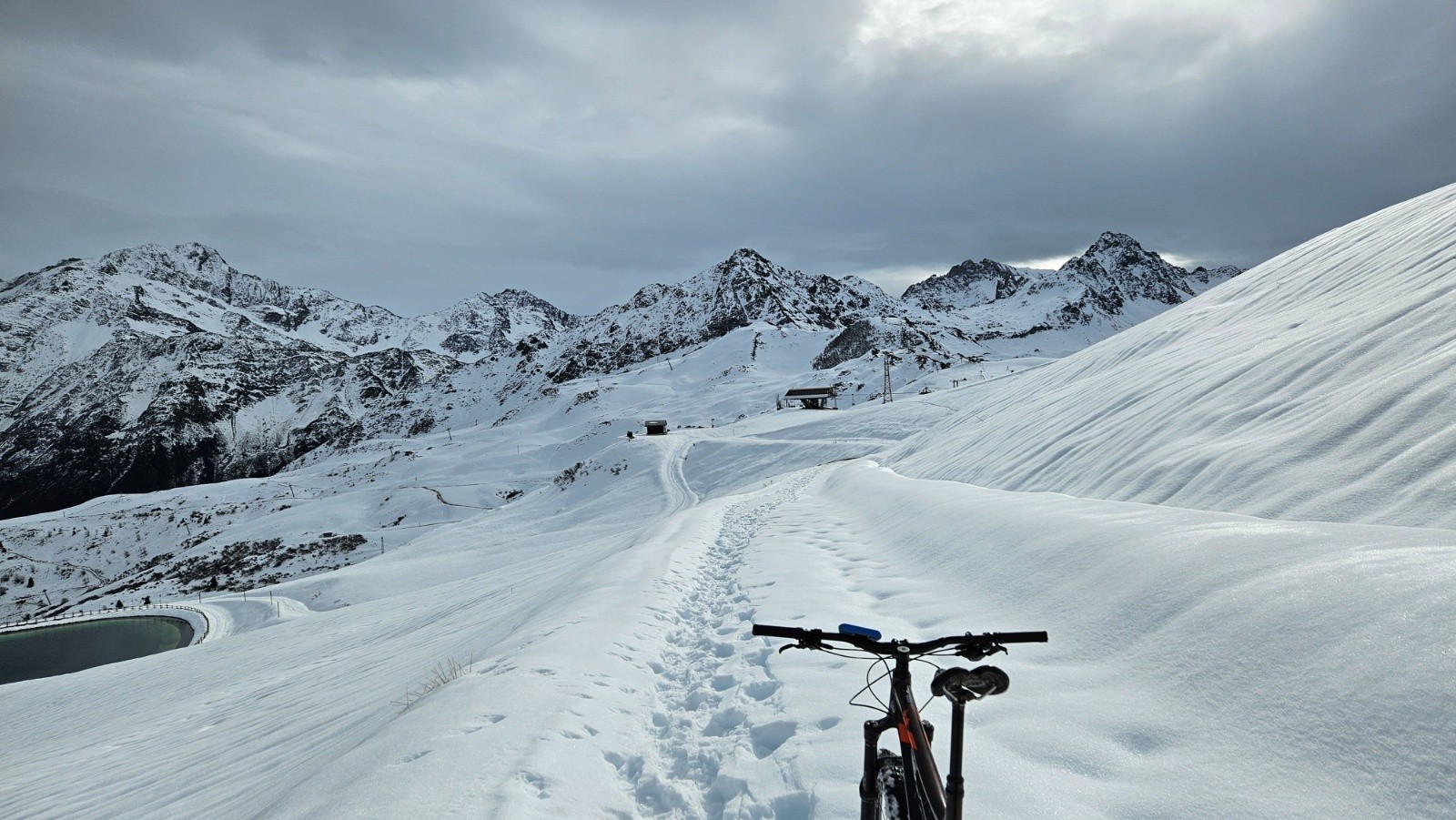 #7 Par endroit l’épaisseur de neige est importante. Par endroit l’épaisseur de neige est importante.