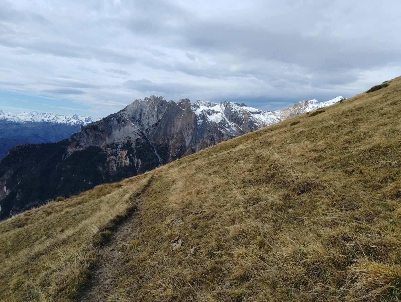  La croix des Têtes et le grand perron 