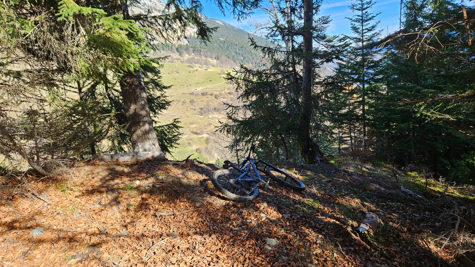 #10 Juste après, court passage avec un handicap ou je suis passé
à pieds. Juste après, court passage avec un handicap ou je suis passé
à pieds.