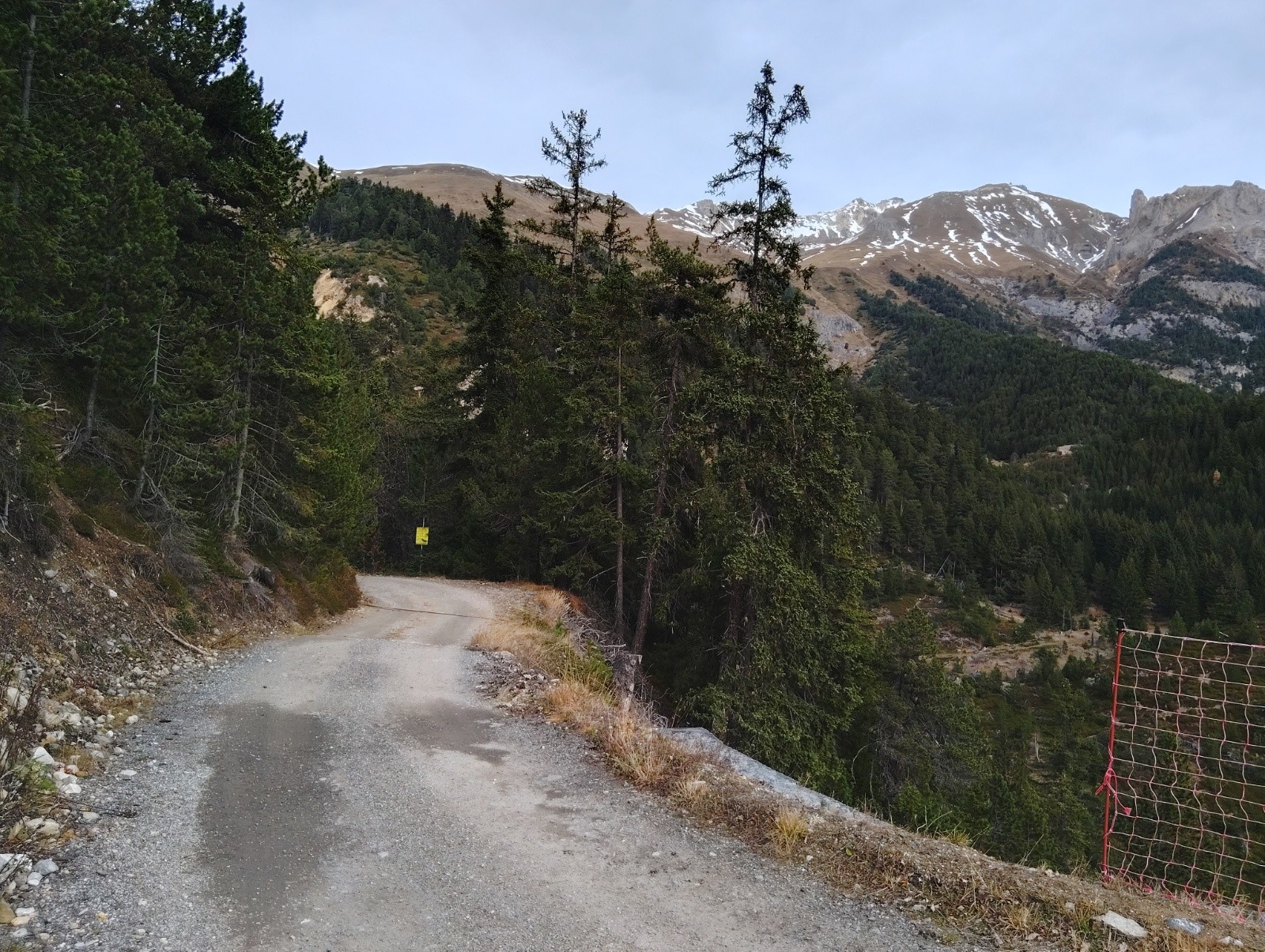 #8 Piste des balmes direction la Turra en haut à droite Piste des balmes direction la Turra en haut à droite
