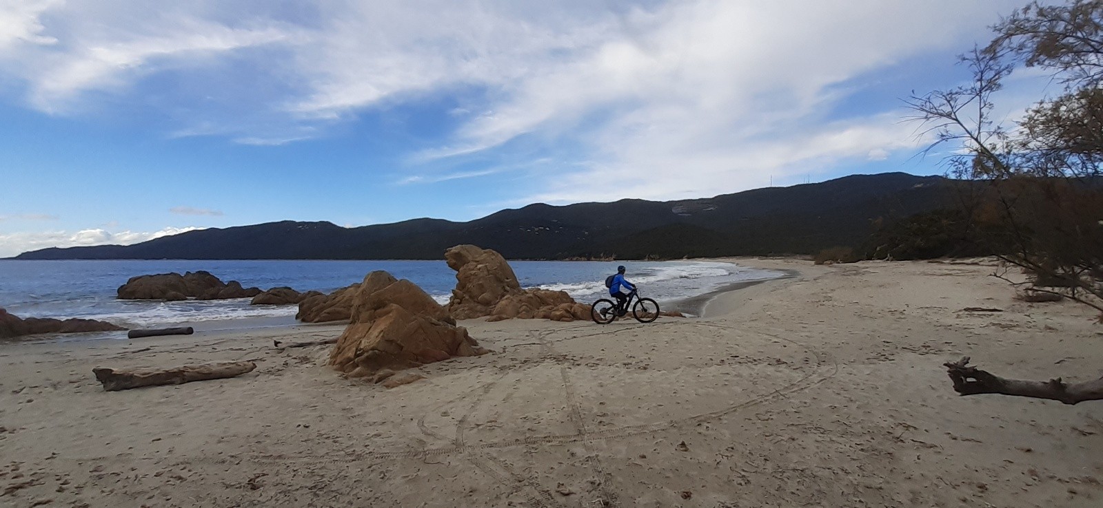  Cupabia, on essaie  le maquis mais non il faudra rouler la plage