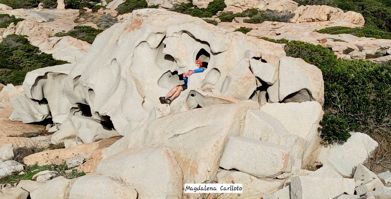 #9 Pas réussi à passer le vélo dans le Tafoni incroyable. Pas réussi à passer le vélo dans le Tafoni incroyable.