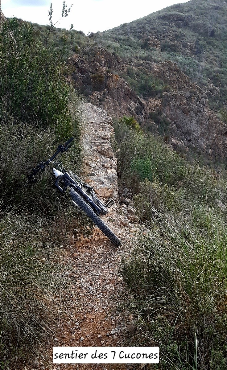 Un peu d’expo au départ du col