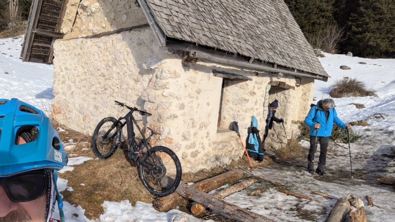 &nbsp;cabane de carrette (en limite de réserve)
