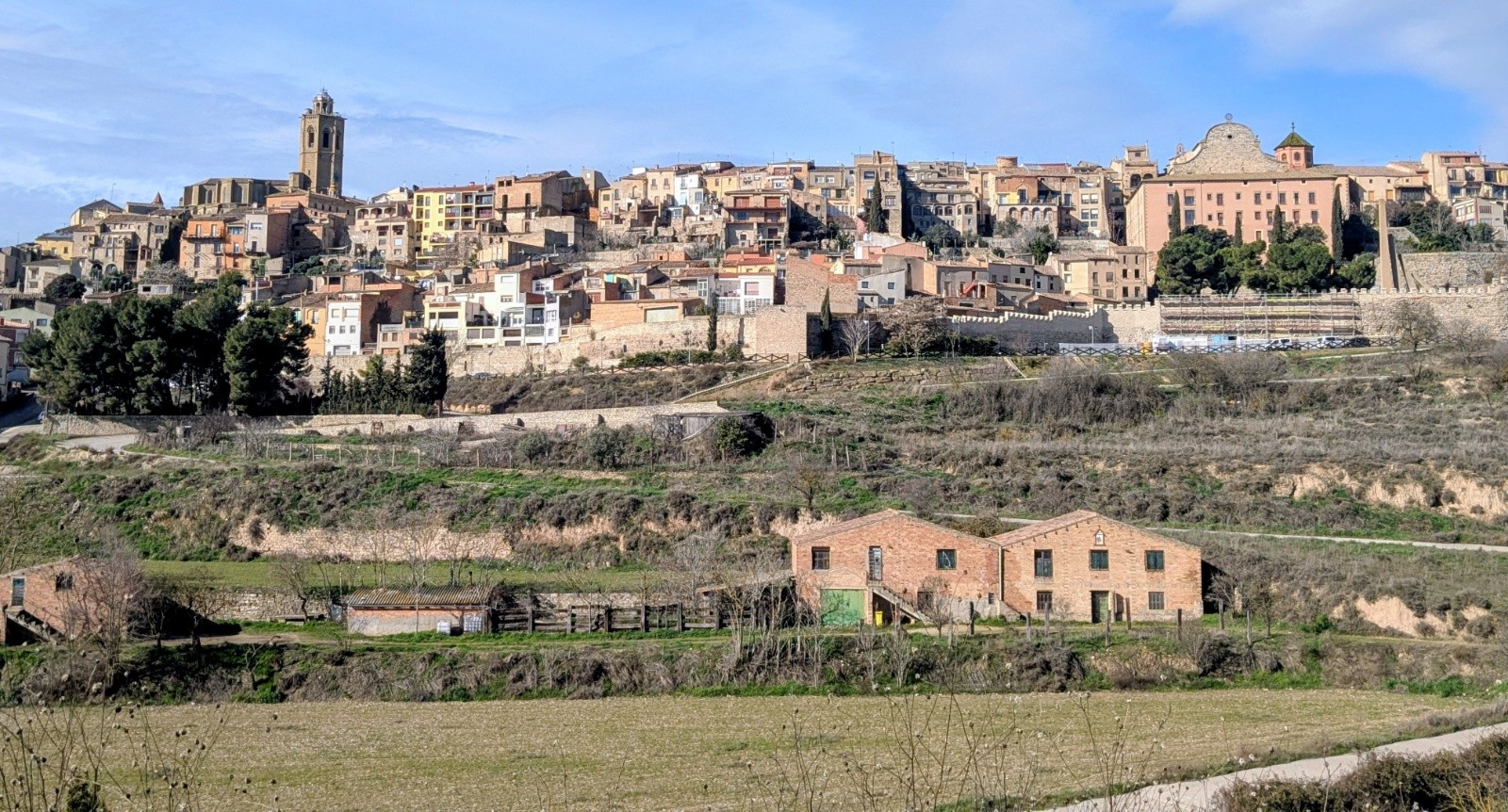 de, jolies village - vite un bar pour s'abriter du vent - ou de la pluie -&nbsp;