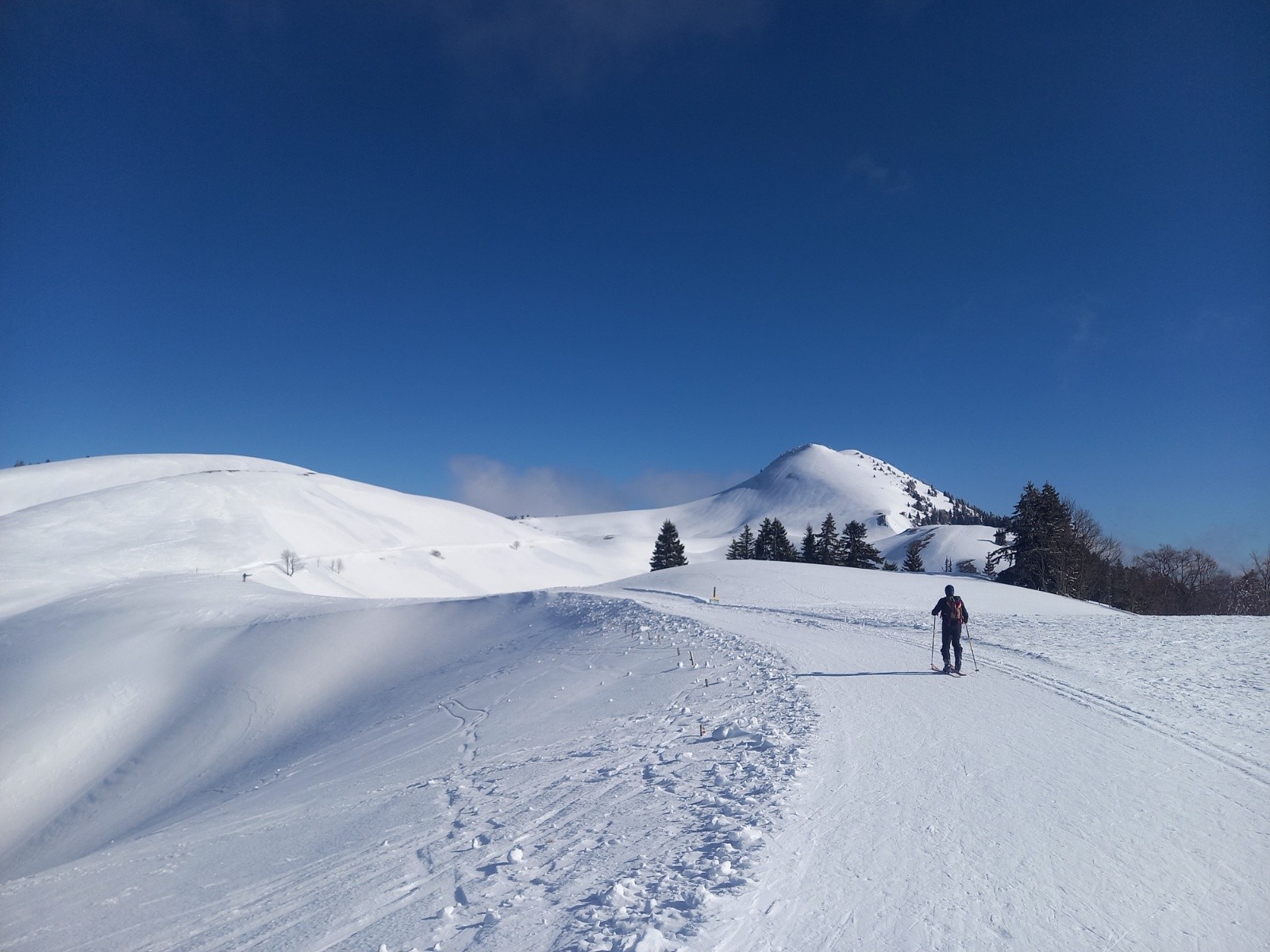 Juste quelques randonneurs en ski