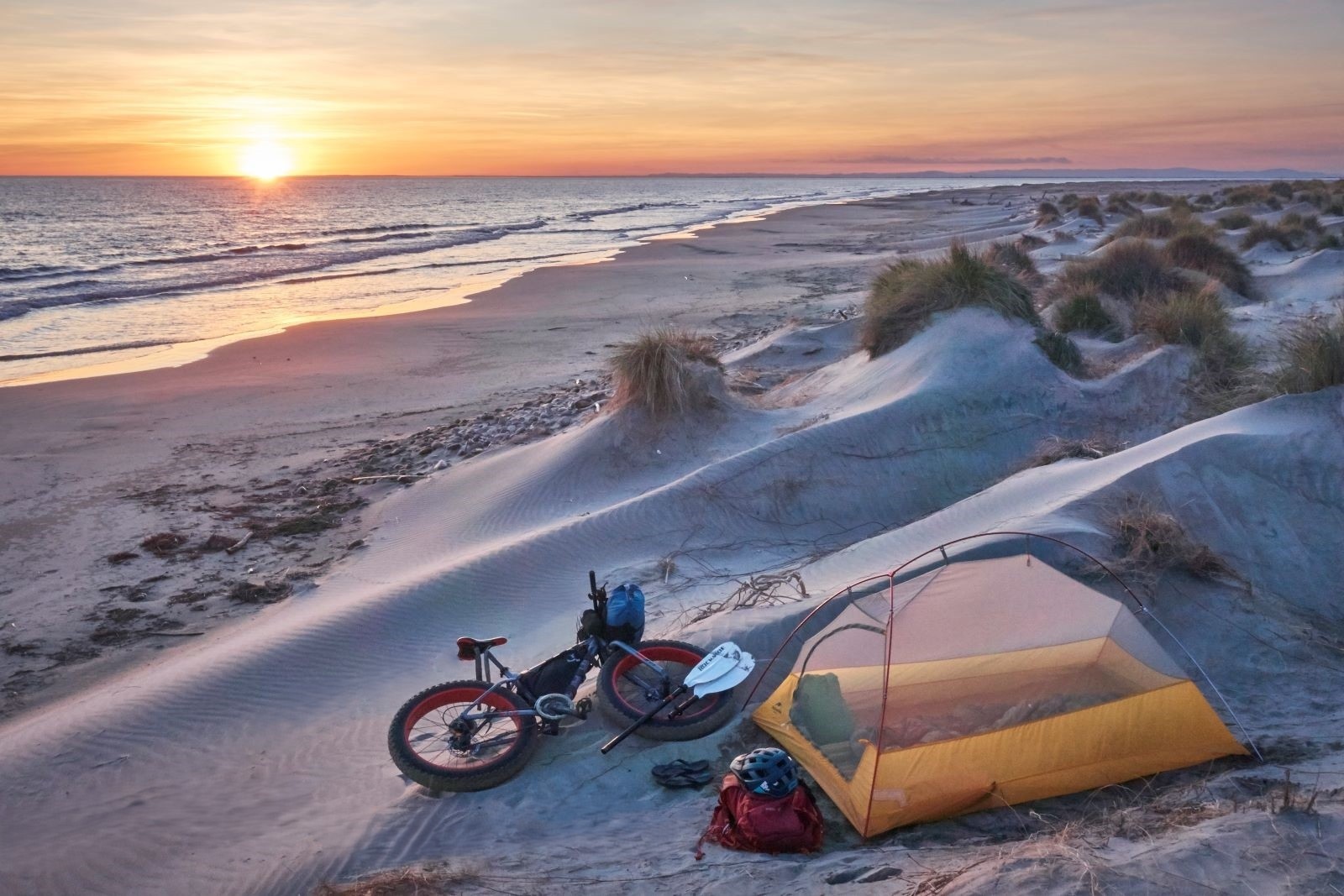 Bivouac avant la zone protégée (par arrêté de biotope) de la pointe de Beauduc.
